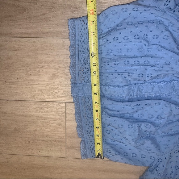 NEW J.Crew Cropped Button-Up Shirt Light Blue Eyelet Womens Medium M Casual Chic - Picture 5 of 11